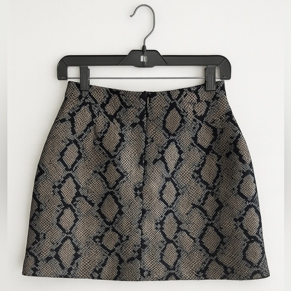 Express High Rise Mini Skirt Size 4 | Black Blue Brown Pattern Back Zip, Pockets - Picture 1 of 3
